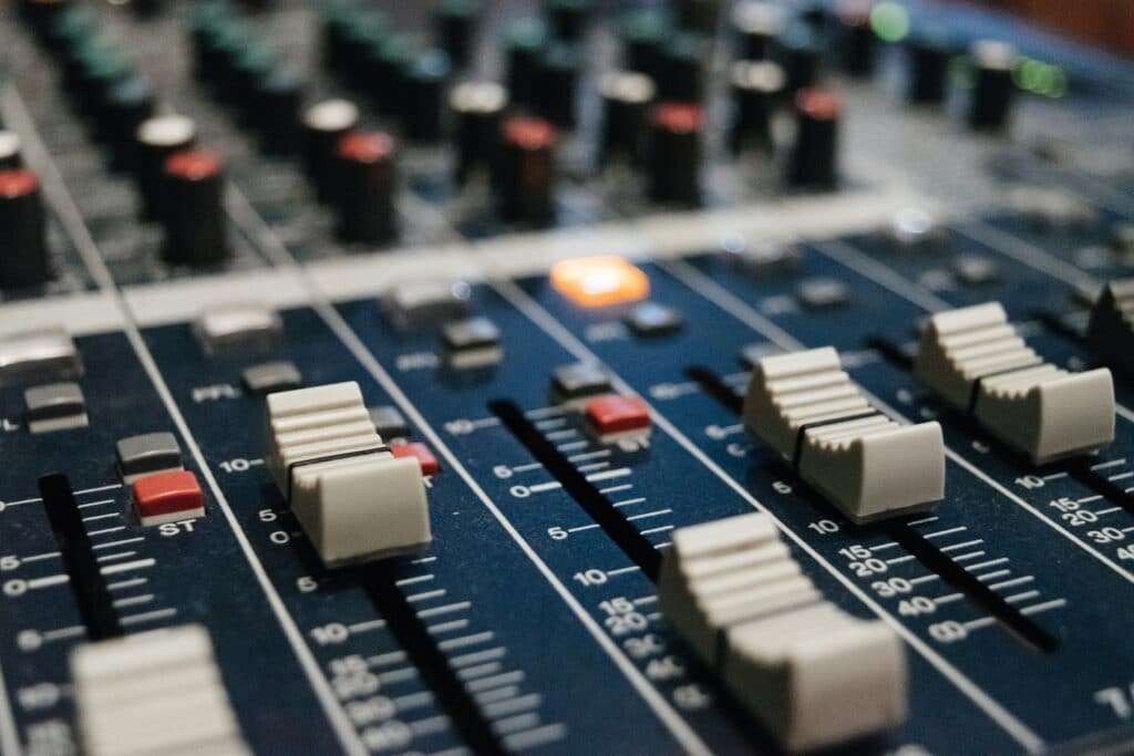 Connecting Your Microphone to Your PC: Mixer or Audio Interface?