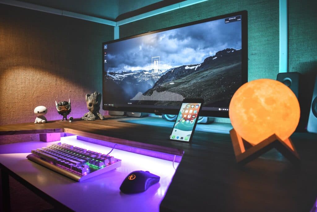 A streaming desktop with an ultrawide monitor, a gaming keyboard and mouse, funko pops and a large moon desklamp, a nice setup is something you might want from a stream sponsor.