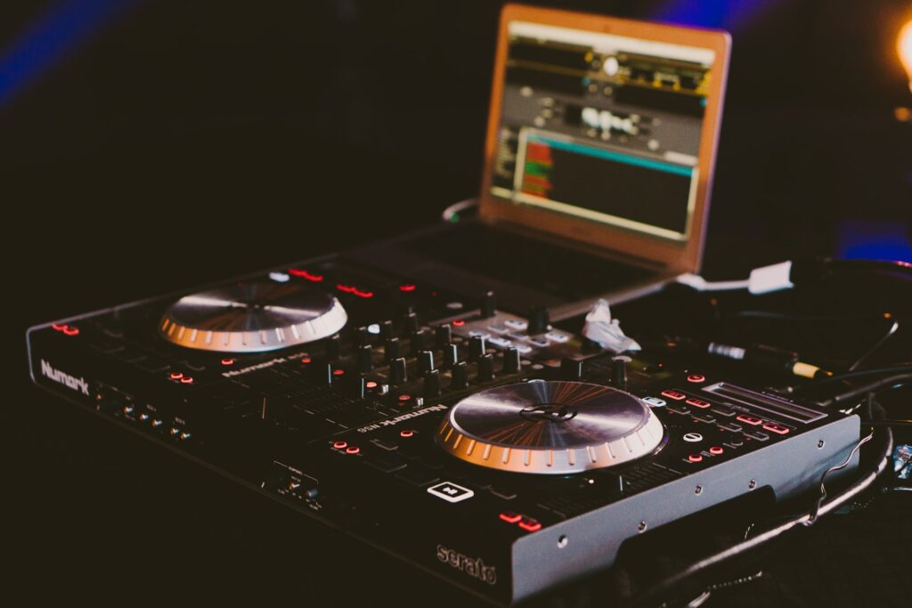 klassekammerat Tredive reservoir How to Live Stream a DJ Set | XSplit Blog