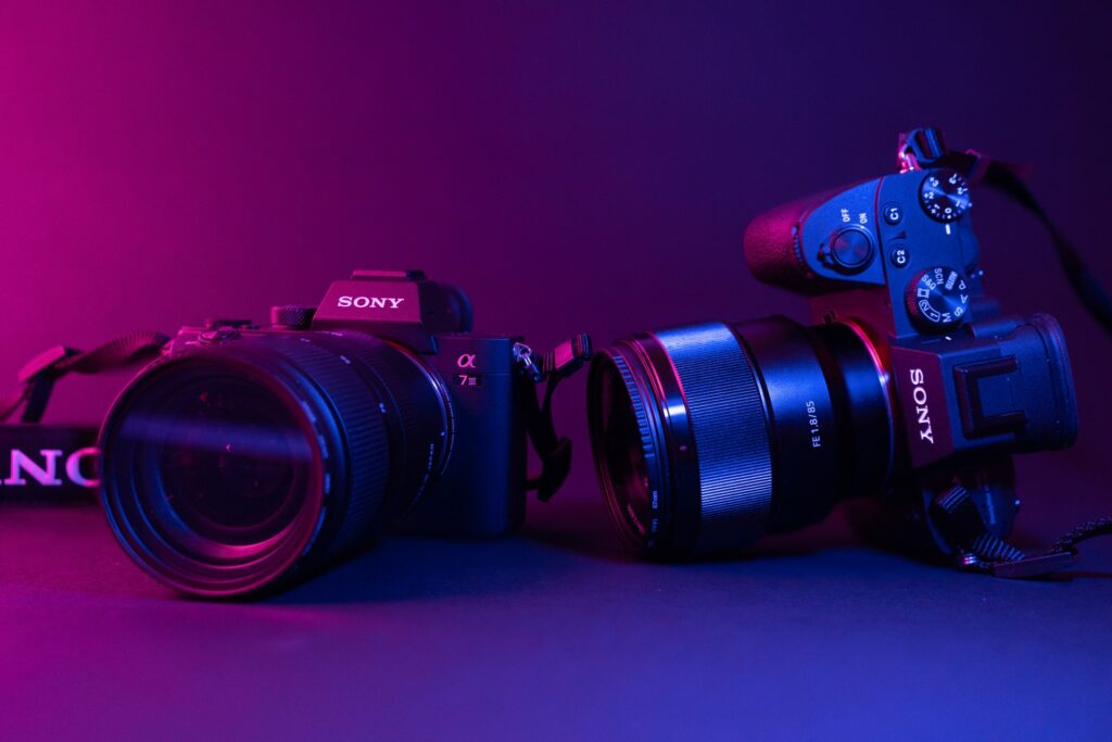 Two Sony mirrorless cameras next to eachother.